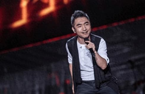 《好春光》吴彤：21岁创建乐队，33岁遭其开除，如今怎么样了？