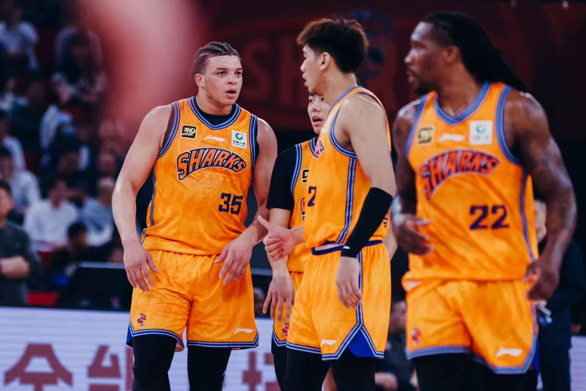 上海98-108北京！双方球员评分：洛夫顿6分 李弘权满分 周琦满分