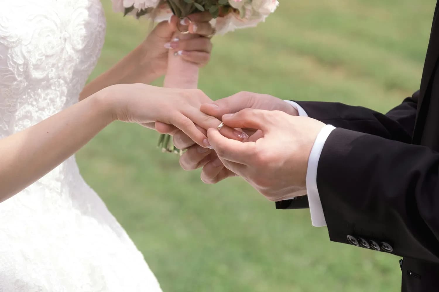 铁婚六载：用五行调和与风水布局提升婚姻幸福感