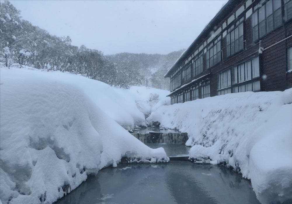 3米特大暴雪突袭日本，我国大回暖形势确定有关？专家：大气环流错配