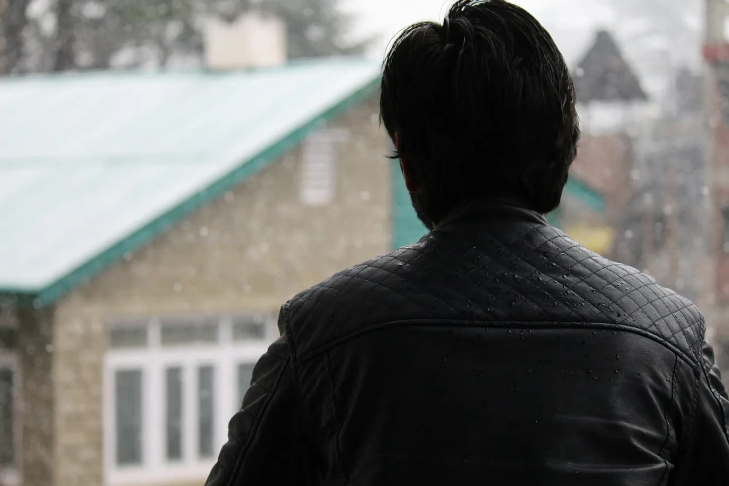许鞍华新片《男人四十》：中年教师的婚外情与自我救赎