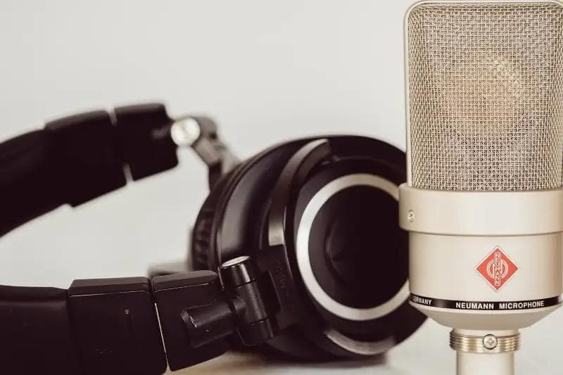 录音麦克风完全指南：类型选择与拾音技巧详解
