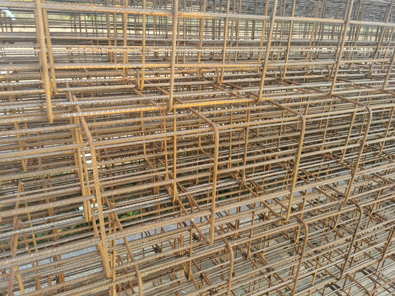 钢筋桁架楼承板施工：常见问题与解决方案