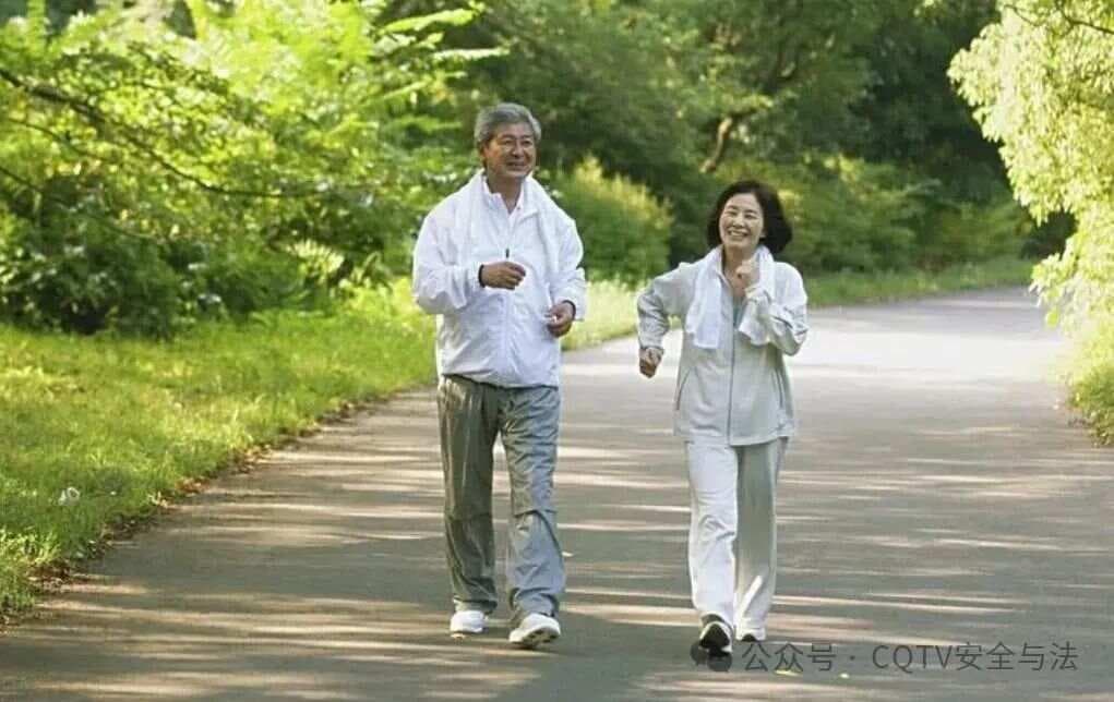 手背血管能看出寿命长短？医生提醒：血管若有这些特征，恭喜你很健康