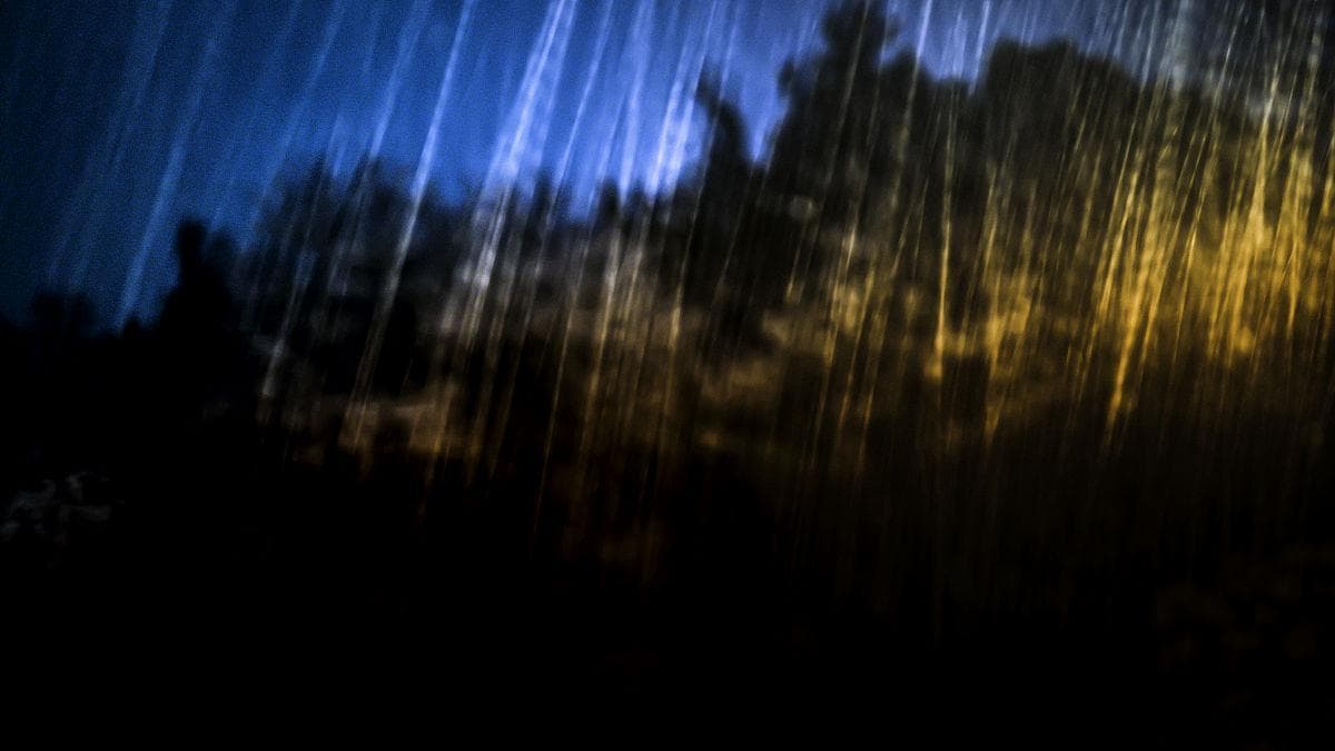 下雨天，哪些歌曲最能触动你的心弦？十首经典雨曲大盘点