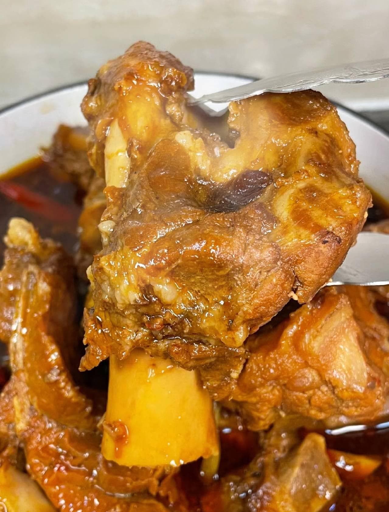“酱大骨”大口吃肉的感觉太爽了！