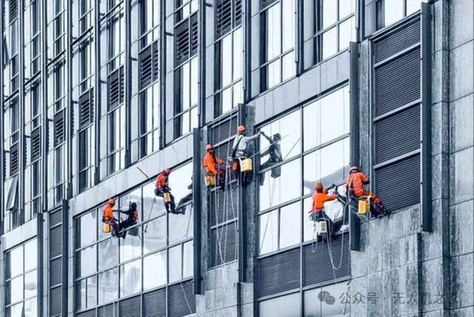蜘蛛人换代无人机：高空幕墙清洗进入智能时代