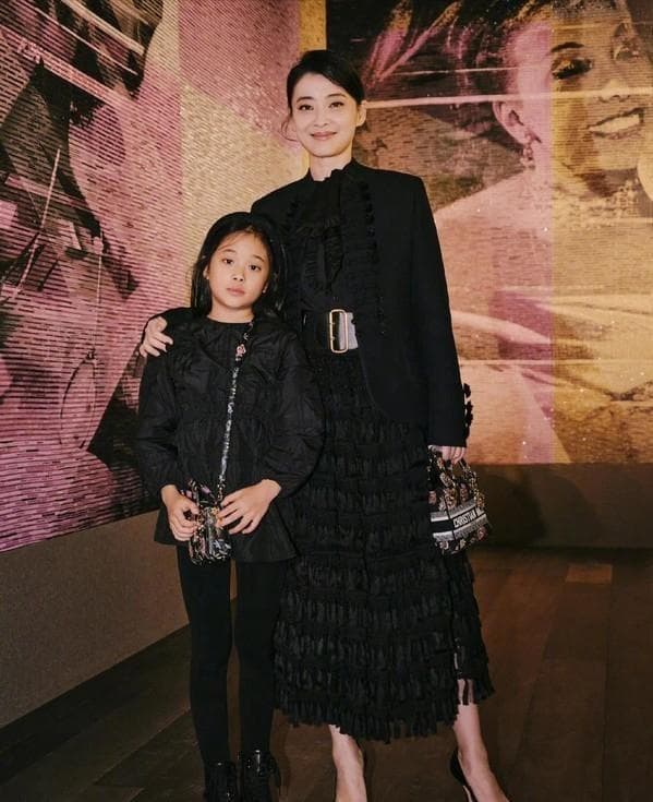 梅婷携女儿曾慕梅亮相《好东西》发布会，网友惊呼“复制粘贴”