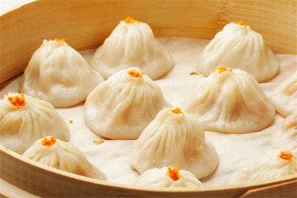 无锡小笼包：百年传统美食的精致工艺与独特风味