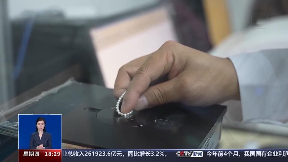 直播间“送福利” 网购珍珠饰品真能捡漏吗？