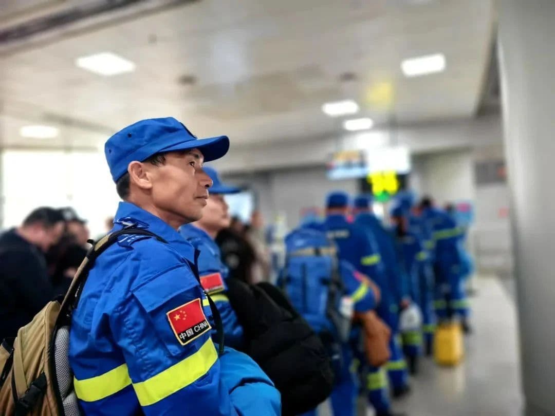 新疆蓝天救援队：十三载风雨兼程，守护生命与希望