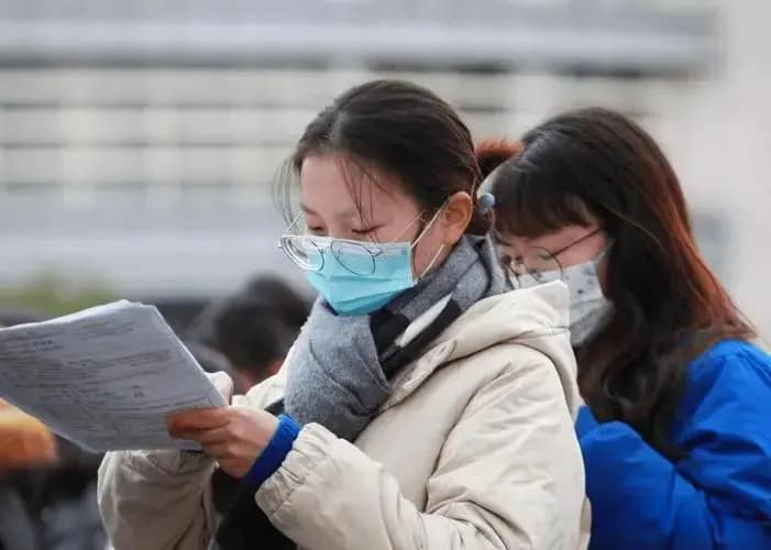 国考岗位为何大量要求"仅限本科"？专家解析背后原因