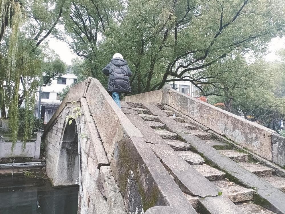绍兴十桥之首大木桥歪了？