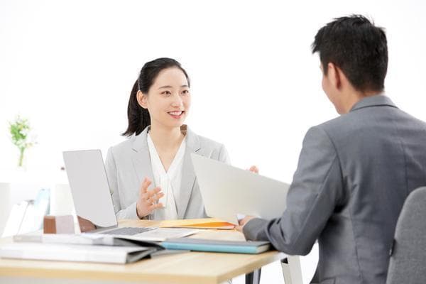 应聘时如何自我介绍：技巧与策略完全解析