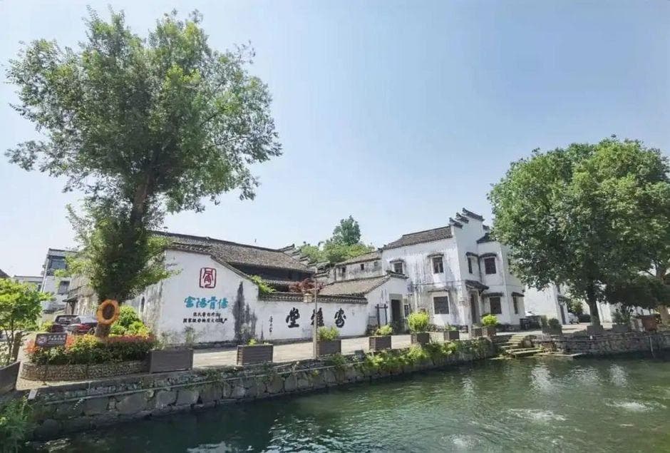 杭州富春江畔的东梓关村：许氏家族千年古村落