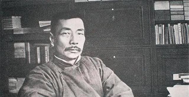 鲁迅笔下的故乡：美好愿景与现实困境的交织