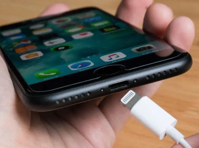 iPhone充电口进水怎么办？多种实用干燥方法详解