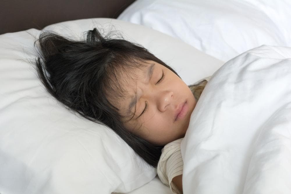 孩子怕黑怎么办？10个实用方法帮助孩子克服黑暗恐惧