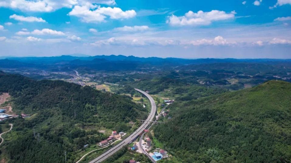 基于高精数字底图的高速公路行业数据治理探索与实践