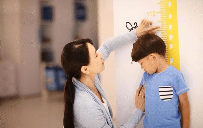 若孩子出现这3种信号，意味着身高发育可能会停滞，看看你家有吗