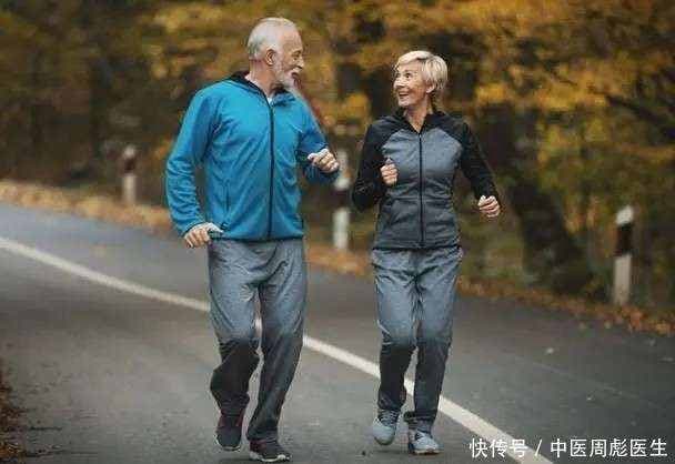 长期走路有利于健康吗？提醒：过了60岁的老人，建议做好5件事