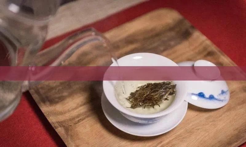 使用朱泥杯泡普洱茶：功效、优点及正确冲泡方法全解析