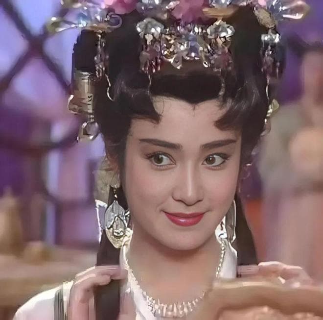 傅艺伟：从“最美妲己”到人生低谷，再到公益路上的重生