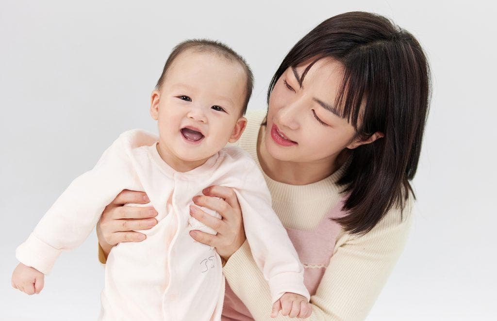 宝宝一岁前：选保母还是托婴中心？专家与过来人经验分享