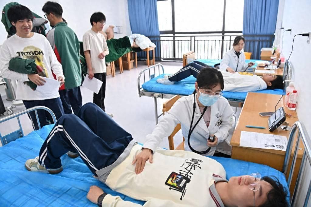 2025高考体检将开始，一文了解哪些专业对身体条件有限制！