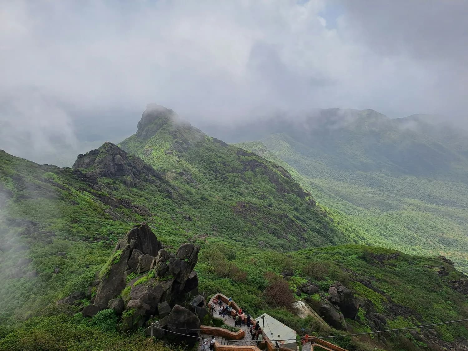 梵净山春秋游：一个季节两种风景，旅游最佳时节全解析