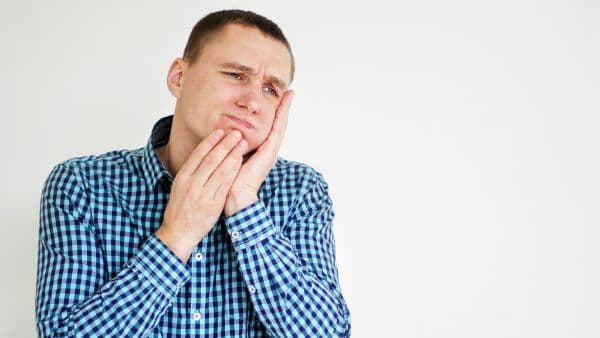 牙齿变黑色了要怎么办