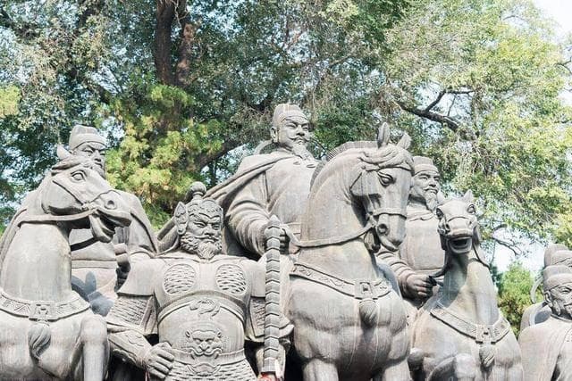 《资治通鉴》：李世民的权谋与智慧：从秦王到天可汗的帝王之路