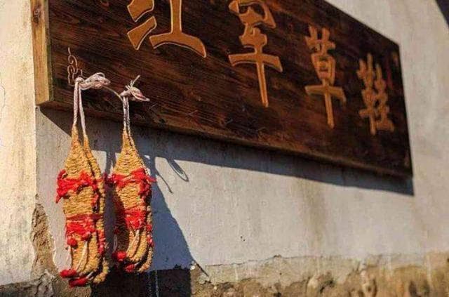 许世友将军勤俭一生，一辈子没穿过西装，唯钟爱草鞋：透气无汗脚