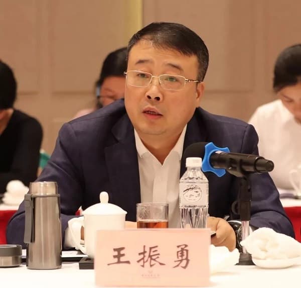 瓯海眼镜产业蝶变升级的路径选择