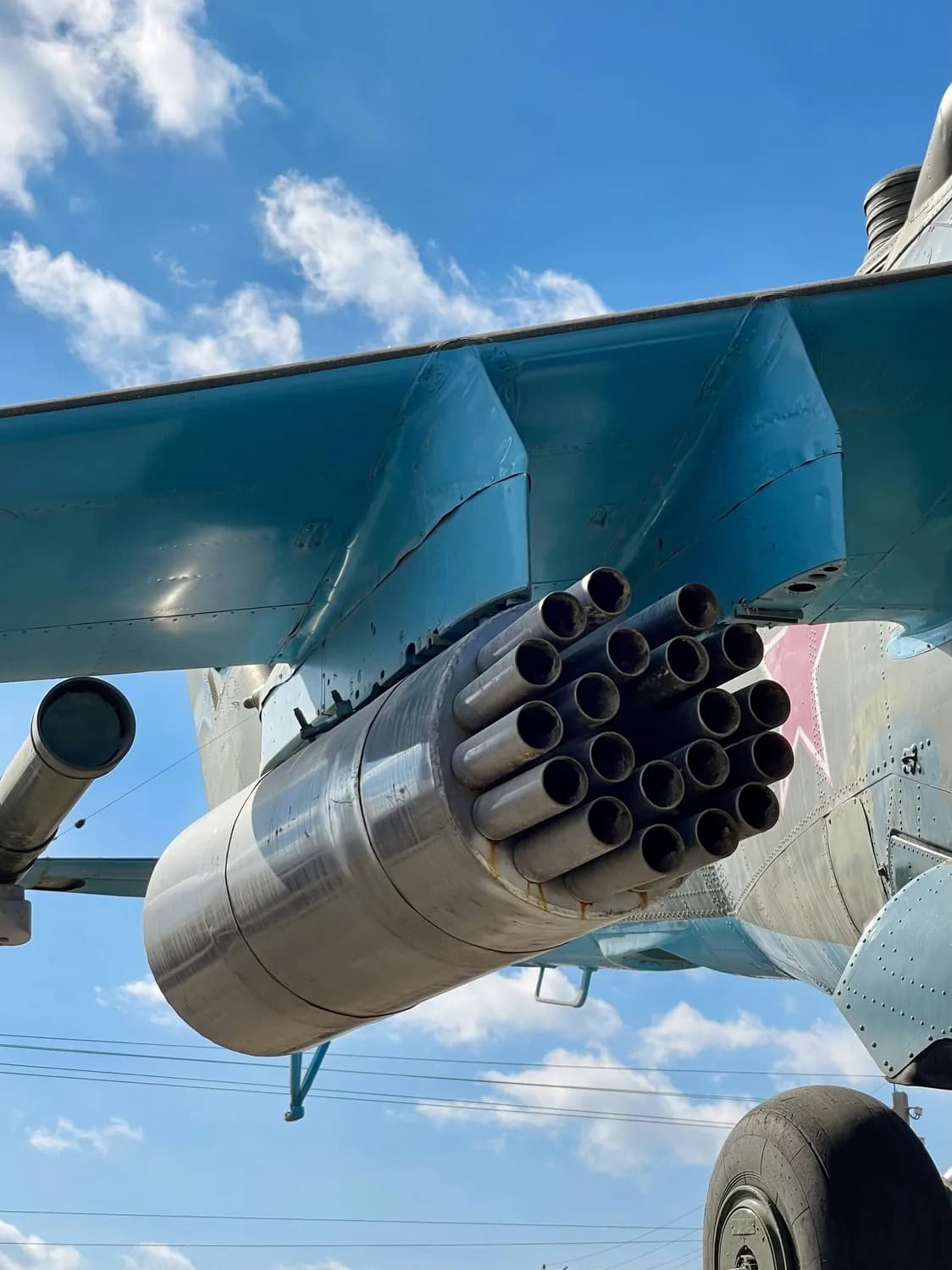 S-8型航空火箭弹：揭秘强大发射平台