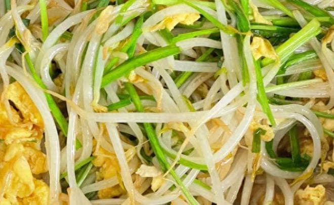 韭菜鸡蛋炒豆芽：营养又解馋的家常美味，附详细制作教程