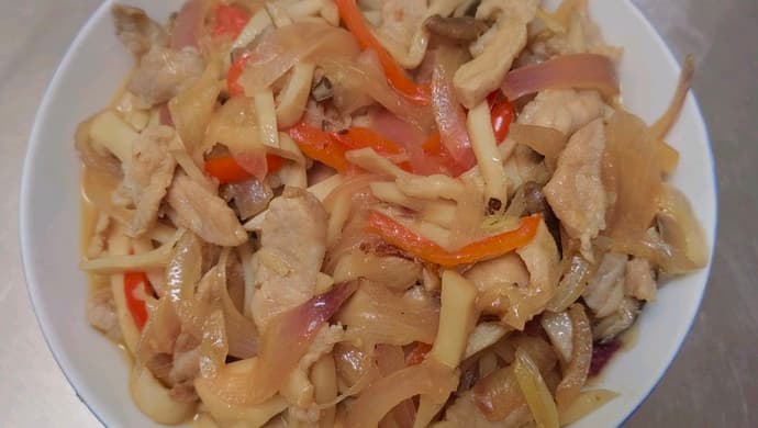 洋葱杏鲍菇炒肉：简单美味的家常菜