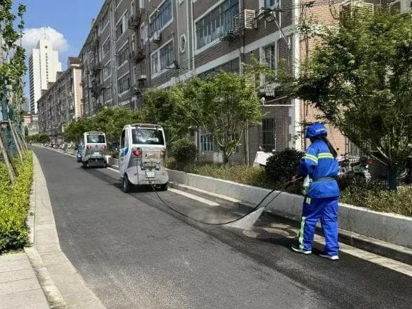 舍小家顾大家！环卫人护“春洁”