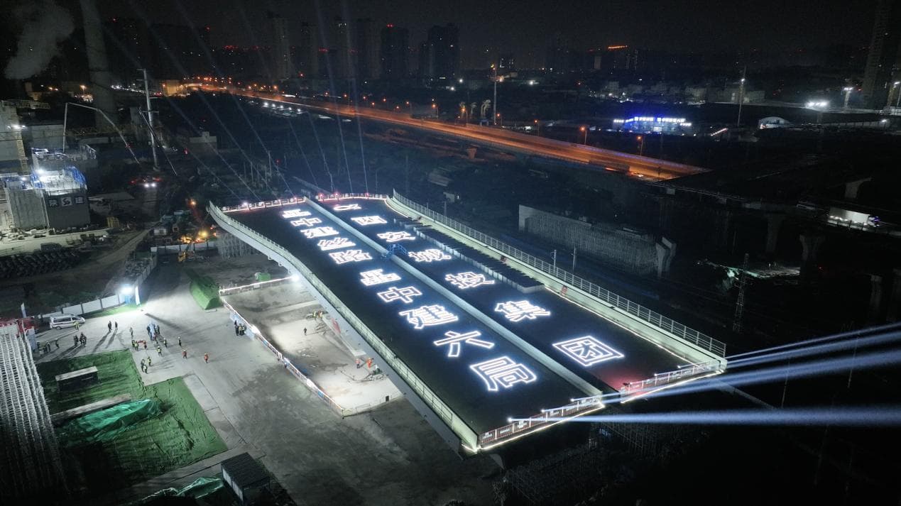 刷新纪录！西安市幸福路北延伸工程2万吨T构桥成功转体