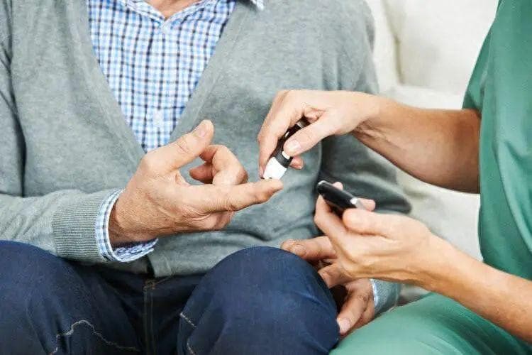 最新指南：我国老年糖尿病患病率超30%，科学管理是关键