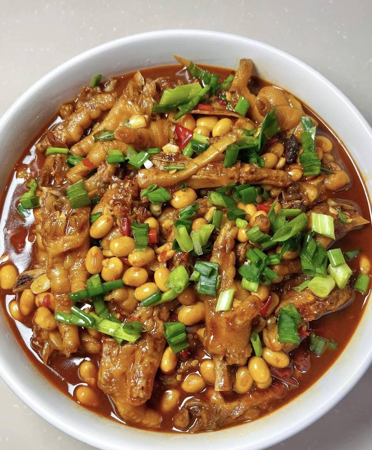 黄豆烧鸡爪：软糯入味的家常美味