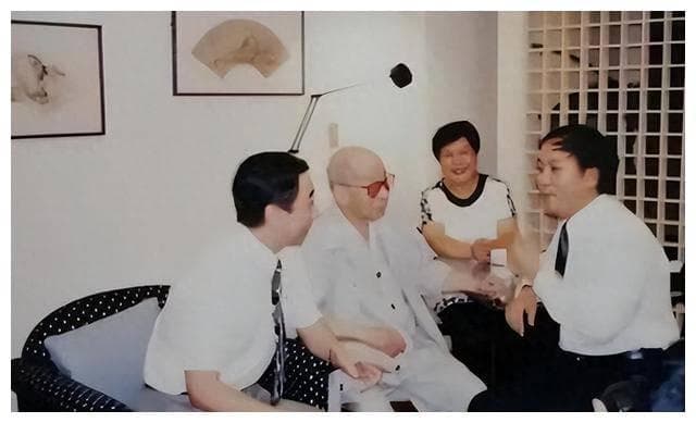 1993年，冯巩拜访92岁的张学良，为何带着牛群？
