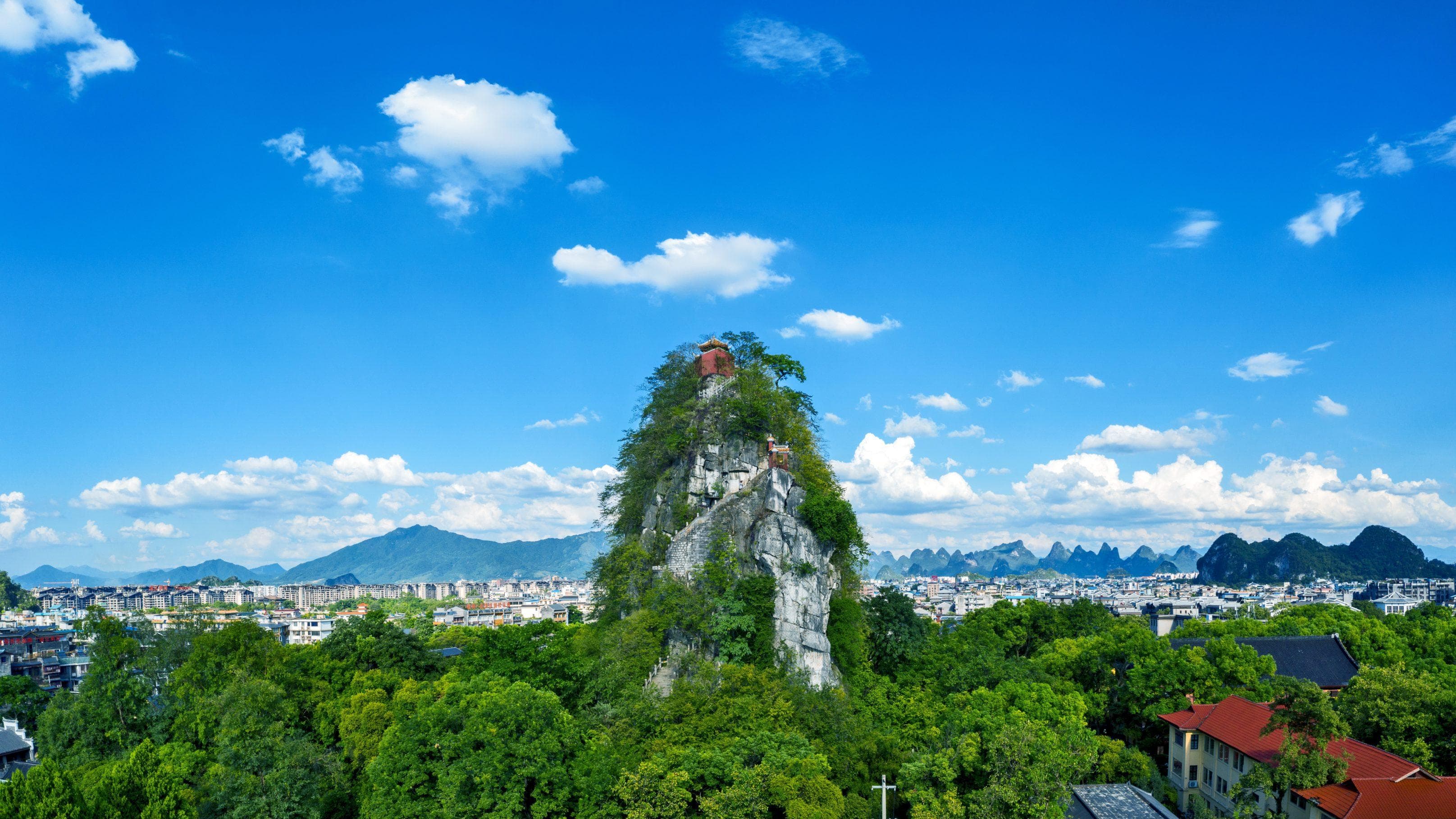 独秀峰：桂林第一峰的王者气象