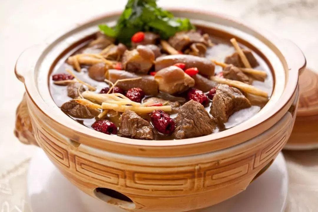 手脚冰凉、脾胃虚寒来一碗温补的羊肉汤