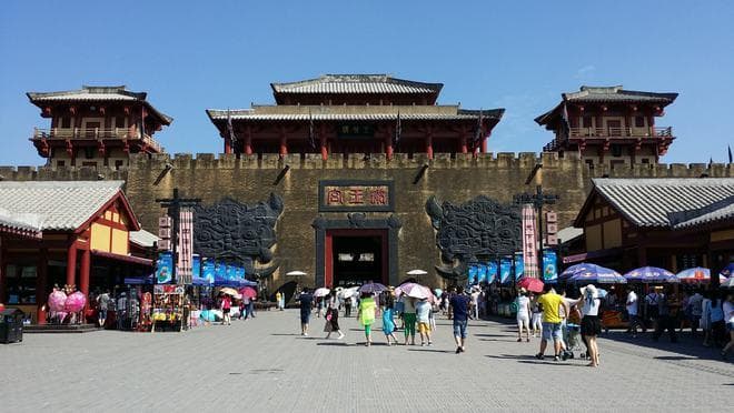 横店“短剧之城”探秘，一个从群演到编导的女孩是如何实现梦想的