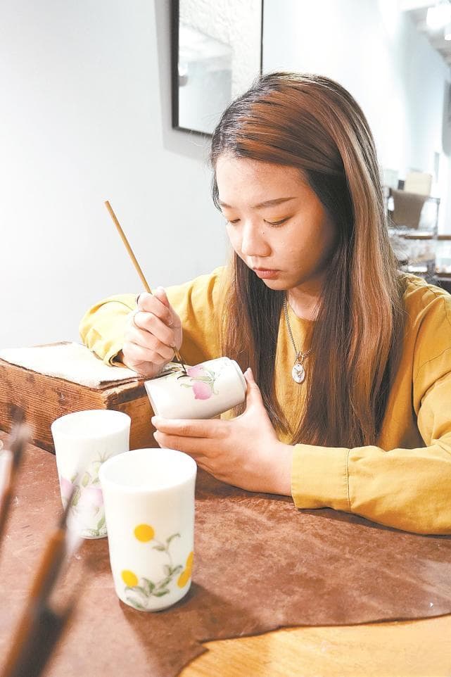 非遗"活化"成热门话题 这群"90后"年轻人让非遗走进生活