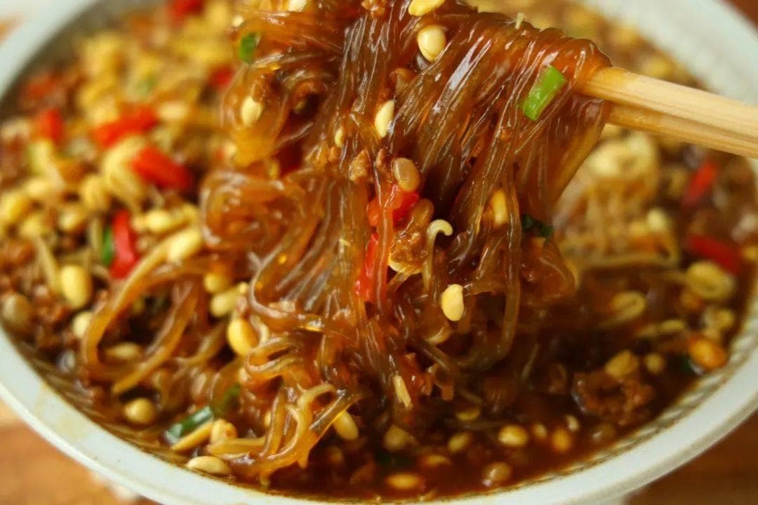 肉末炒黄金豆芽粉条：一道美味又营养的家常菜