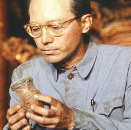 末代皇帝溥仪：命运多舛的君主，是否堪称昏君？