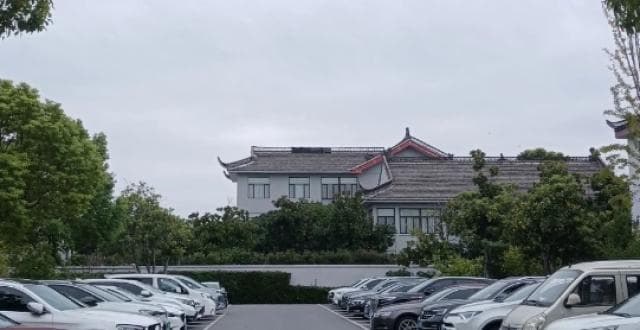 扬州机关停车场国庆假期免费开放，游客这样点赞……
