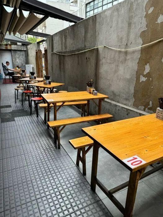 地道本帮味：探访上海4家藏在弄堂里的排队面馆
